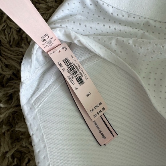 Victoria’s Secret bra NWT - Picture 3 of 3